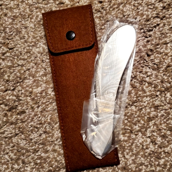 5/$30 π§π»ββοΈBNIB facial smoothing tool - Picture 1 of 6